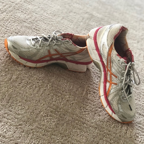 Asics athletic shoes! - Picture 3 of 4